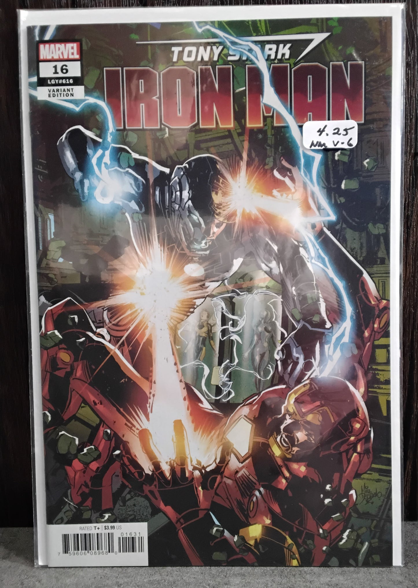 Tony Stark: Iron Man #16 Mike Deodato Variant Cover