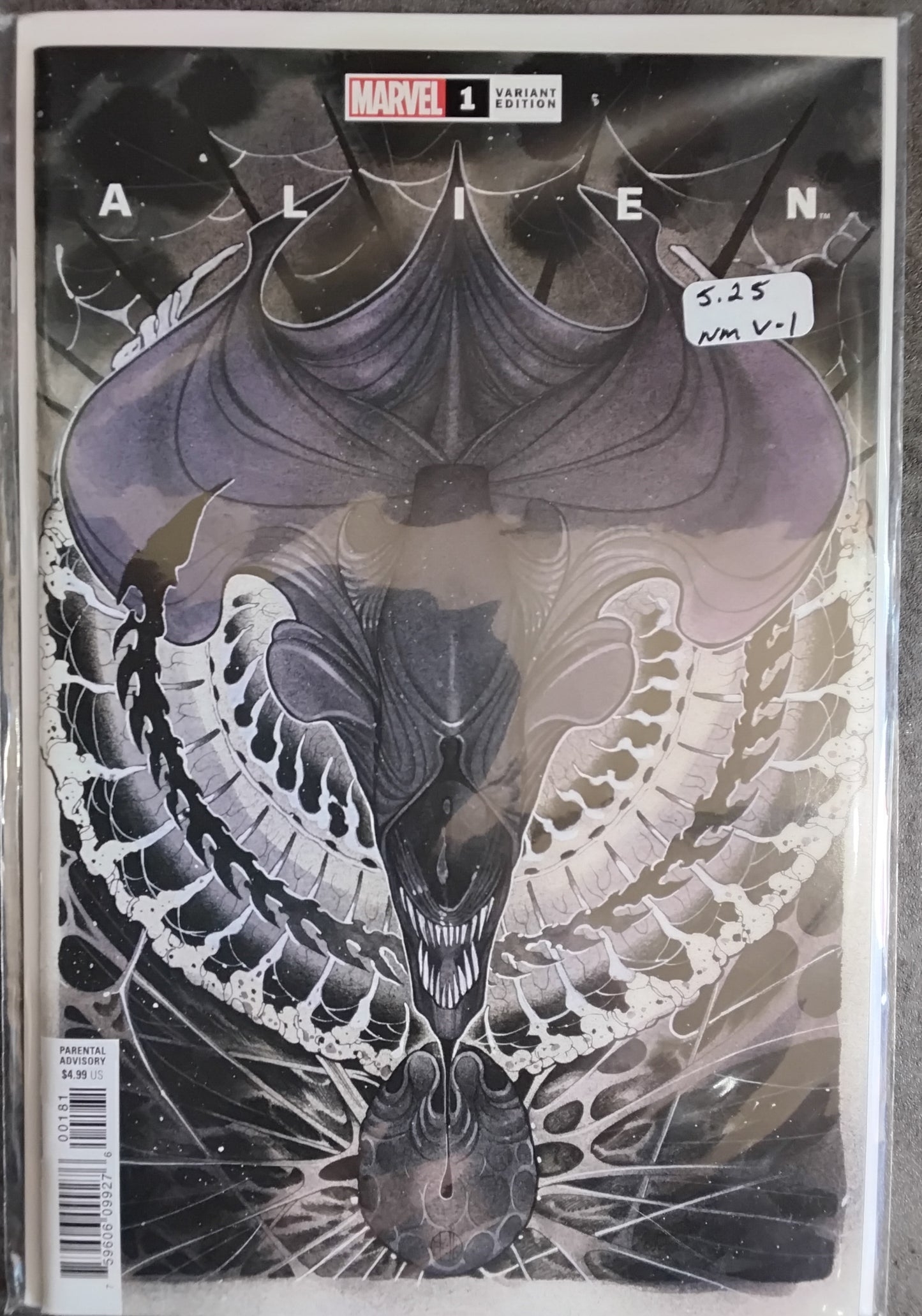 Alien Vol 1 #01 Peach Momoko Variant Cover
