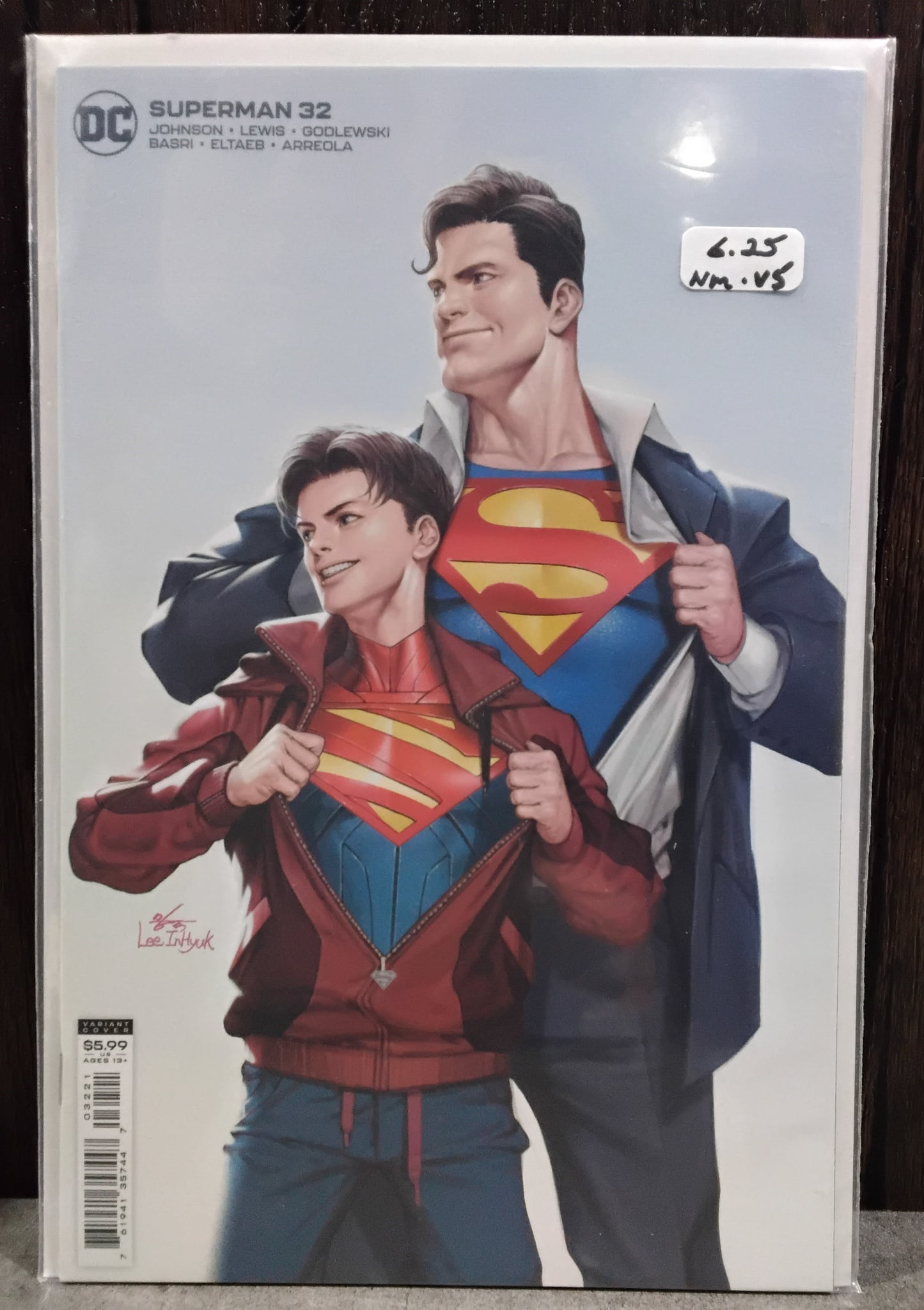 Superman Vol. 5 #32 Inhyuk Lee Card Stock Variant Cover